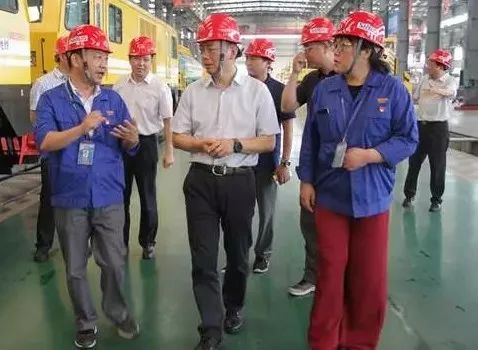湖北省督查组、省税务局副局长杨绪春一行莅临时瑞达重工参观考察